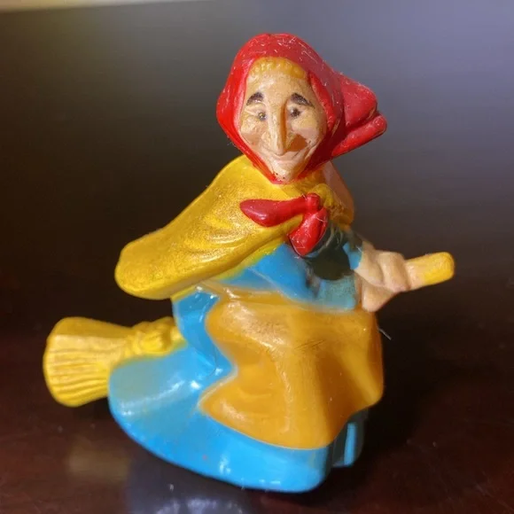 Vintage Witches Salt and Pepper Shakers JSNY Hong Kong (RARE) Disney - Picture 2 of 9